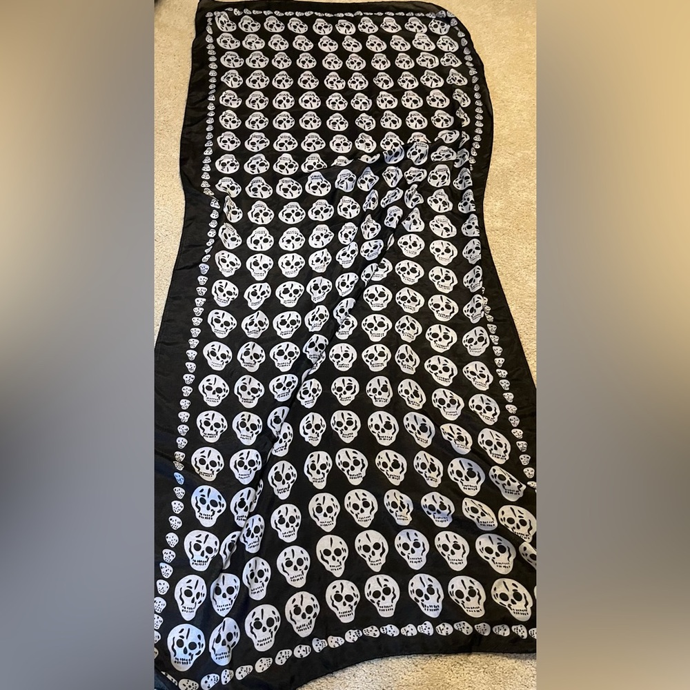 Black Skull Scarf